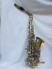 Saxophone estampillé DIXON